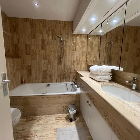 Exclusive One Minute From The Casino Square Apartment